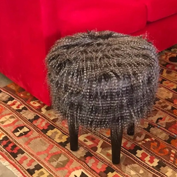 Faux fur peacock feathers ottoman/accent stool/vanity stool